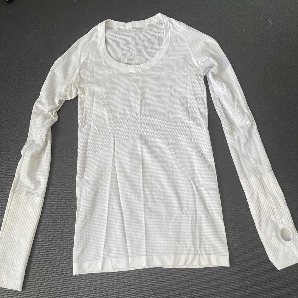 Lululemon run swiftly scoop neck white size 4